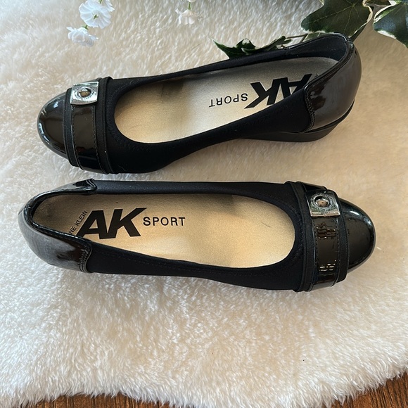 Anne Klein flats - Picture 3 of 6